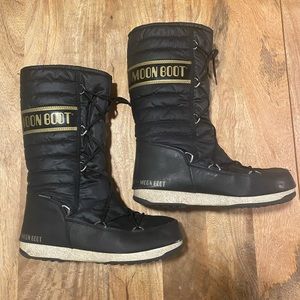 Moon Boots size US size 7.5